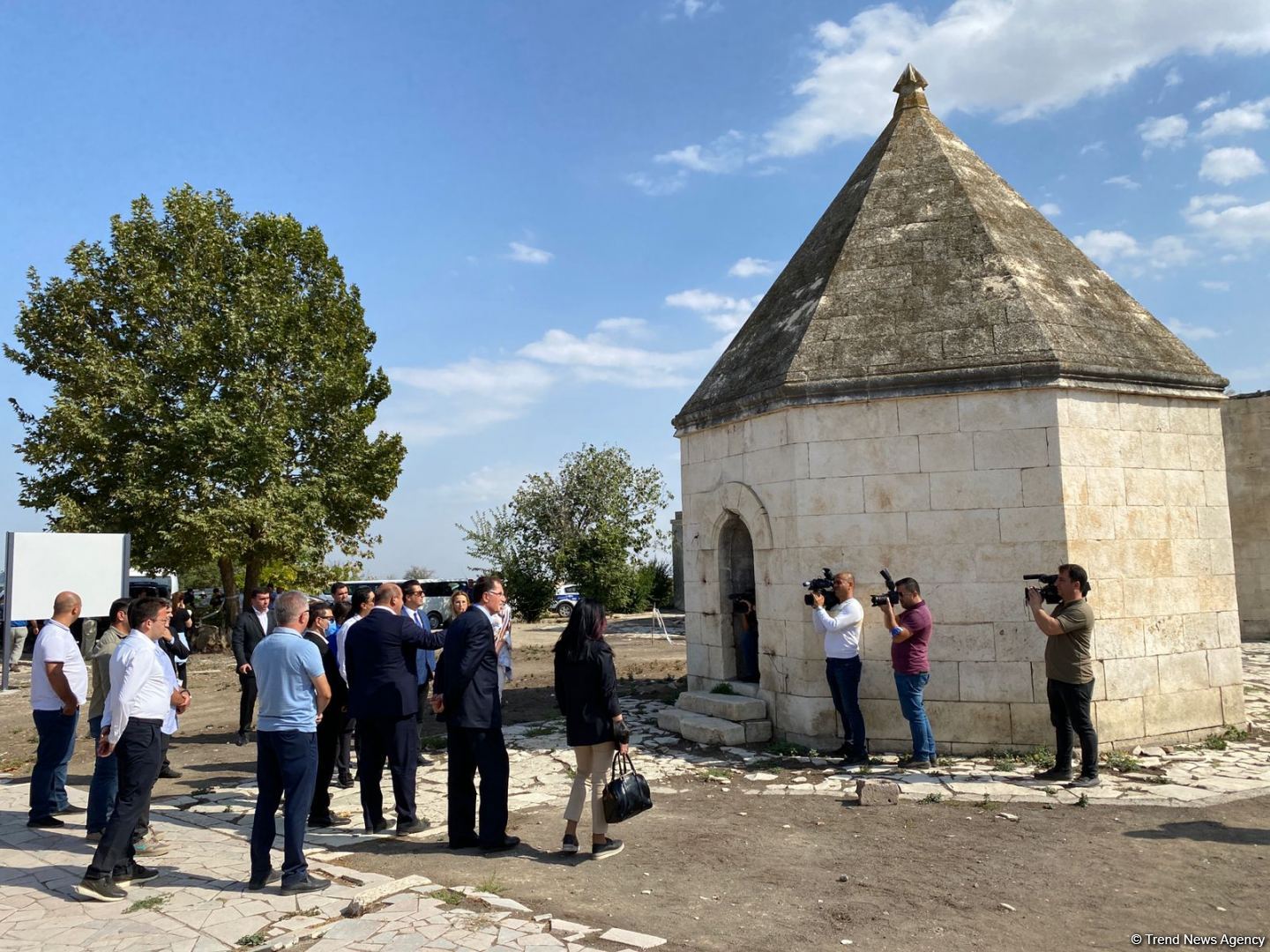 Миссия по расследованию фактов преступлений Армении на территориях Азербайджана в период оккупации находится в Агдаме (ФОТО)