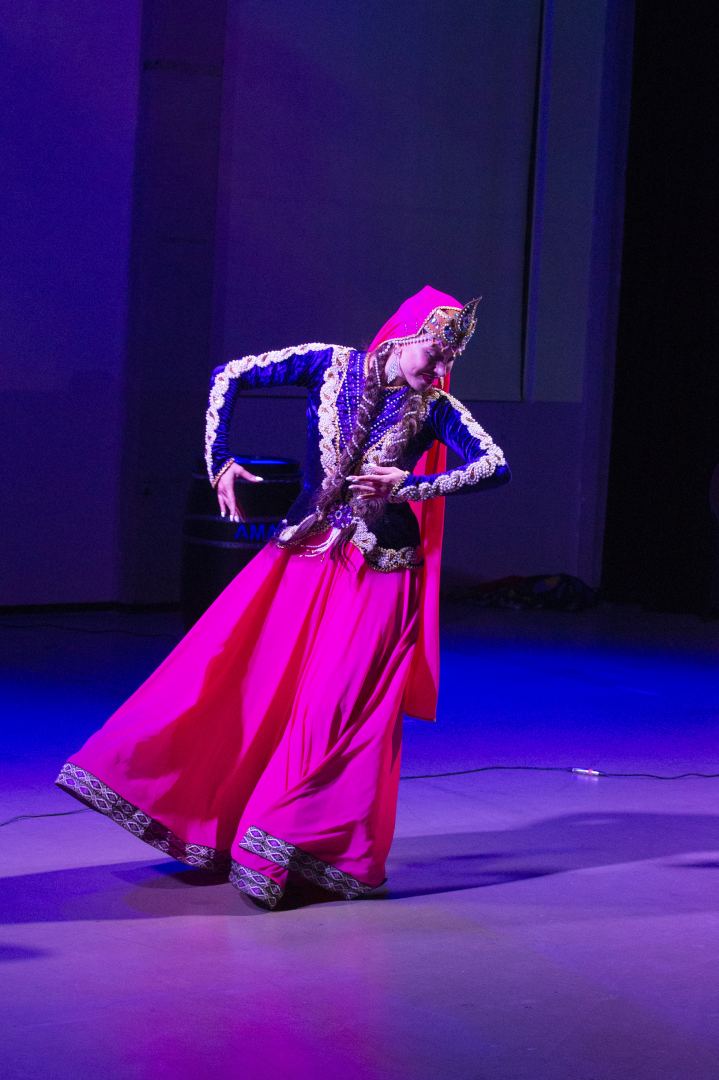 Увлекательное путешествие в мир национальной музыки и танцев на сцене YARAT (ФОТО)
