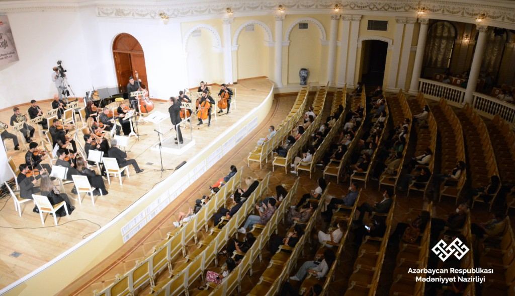 Музыкальная премьера в Баку – восторг и аплодисменты (ФОТО)