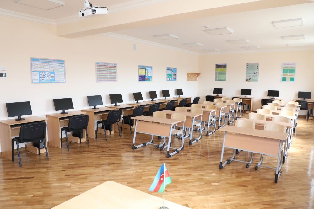 Президент Ильхам Алиев ознакомился с условиями, созданными в полной средней школе номер 71 Сабунчинского района (ФОТО)