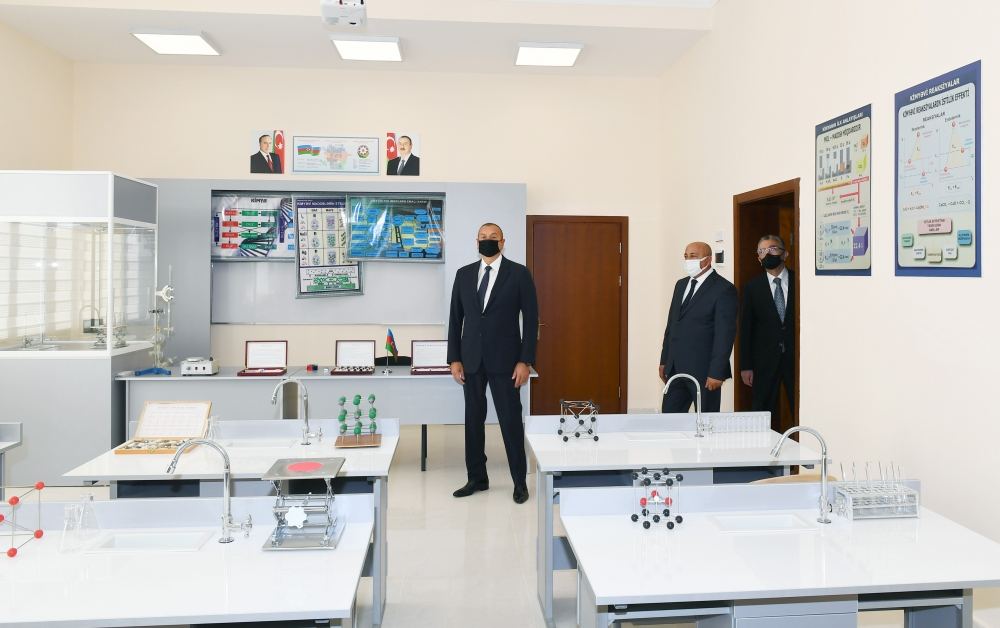 Президент Ильхам Алиев ознакомился с условиями, созданными в полной средней школе номер 71 Сабунчинского района (ФОТО)