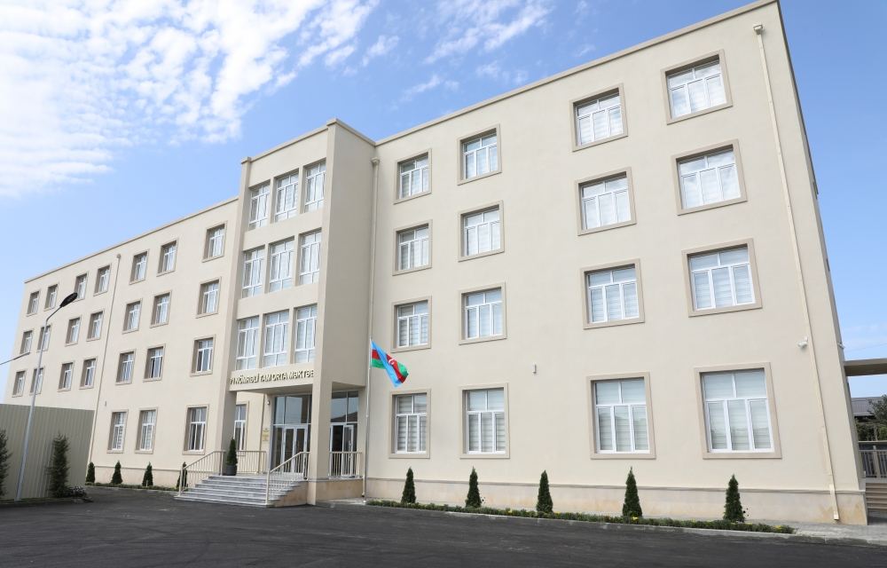 President Ilham Aliyev views conditions created at secondary school No 71 in Sabunchu district (PHOTO)