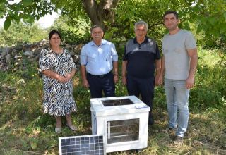 Device for increasing productivity of bee colonies successfully tested in Azerbaijan (PHOTO)
