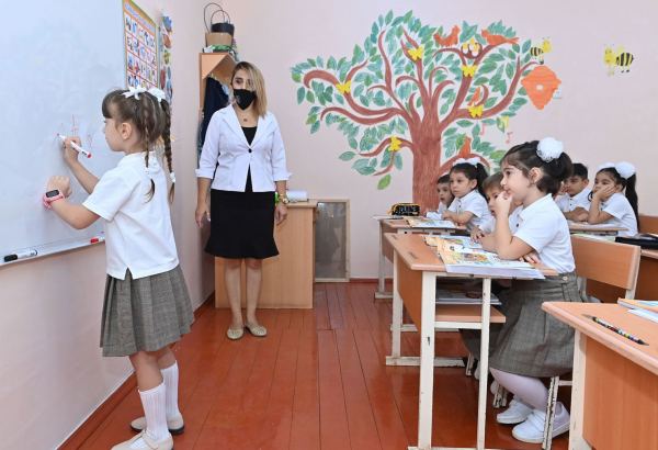 Названа стоимость новой школьной формы в Азербайджане