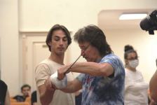 Фехтование, жонглирование и сценический бой - чему научил российский актер в Баку  (ФОТО)