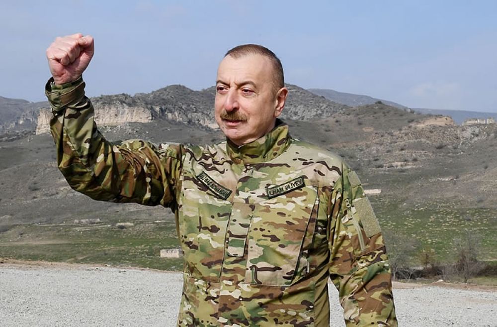 President Ilham Aliyev gives interview to Russian influential “Natsionalnaya oborona” magazine (PHOTO)