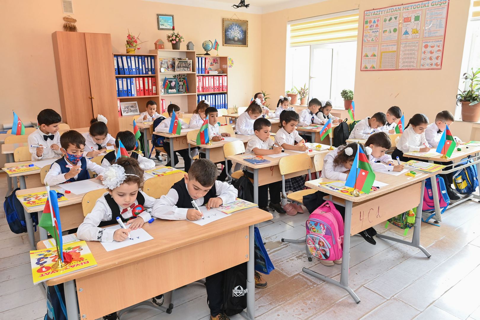 В школах Азербайджана пройдут специальные занятия в связи с трагедией 20 Января