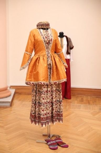 Представлены стандарты азербайджанской национальной одежды (ФОТО)