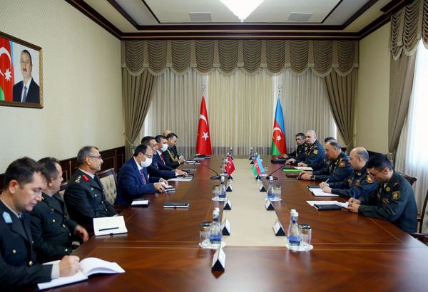 Chief of General Staff of Azerbaijani Armed Forces meets Turkish deputy minister (PHOTO)