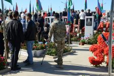 Azerbaijani people paying tribute to memory of martyrs  (PHOTO)