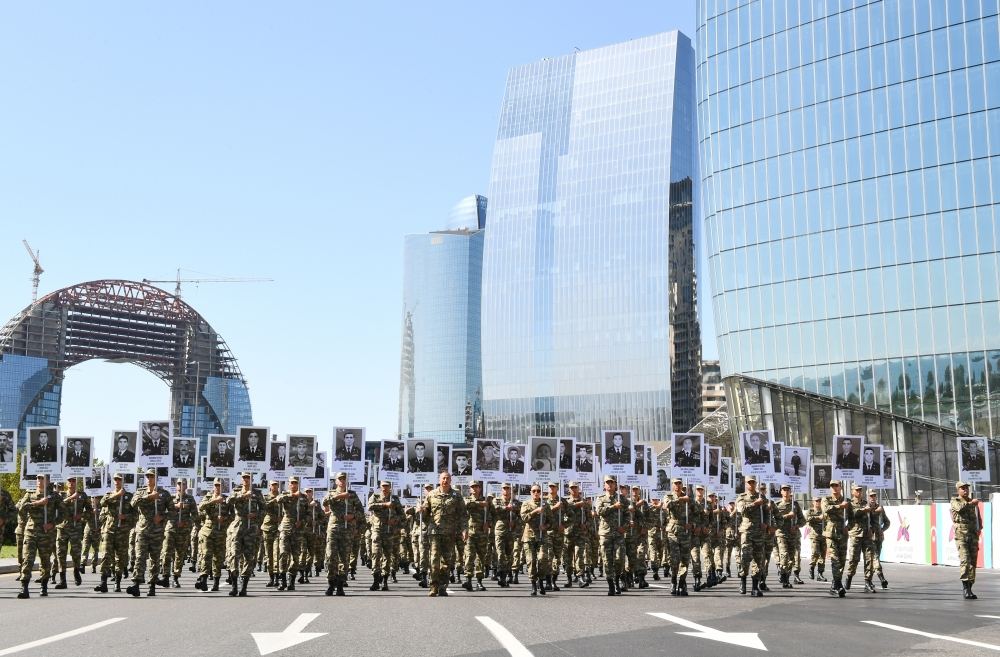 President Ilham Aliyev, First Lady Mehriban Aliyeva join march to pay tribute to memory of Azerbaijani martyrs of second Karabakh war (PHOTO/VIDEO)