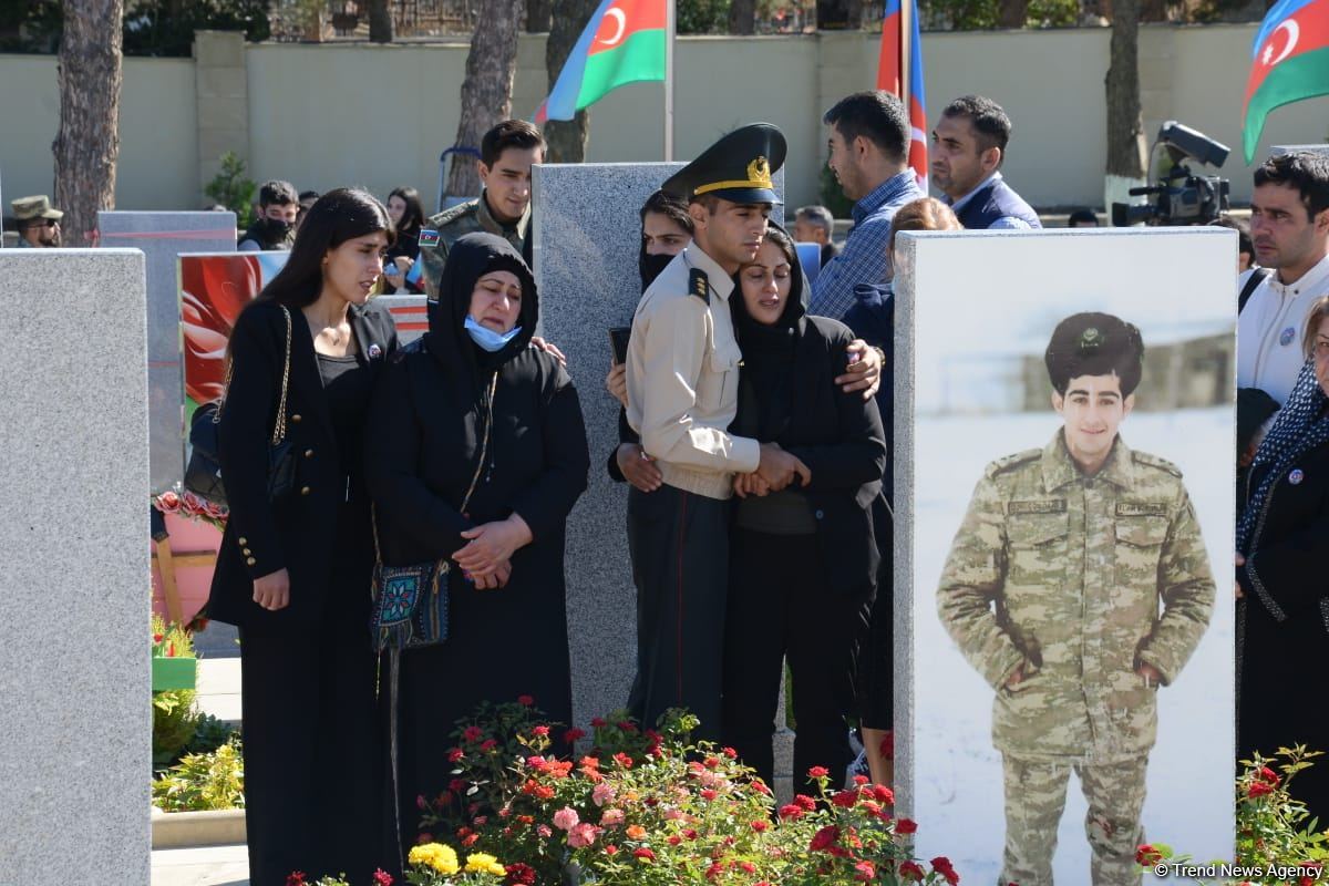 Памяти молодых шехидов Карабахской войны, так и не познавших семейного счастья… (ВИДЕО)