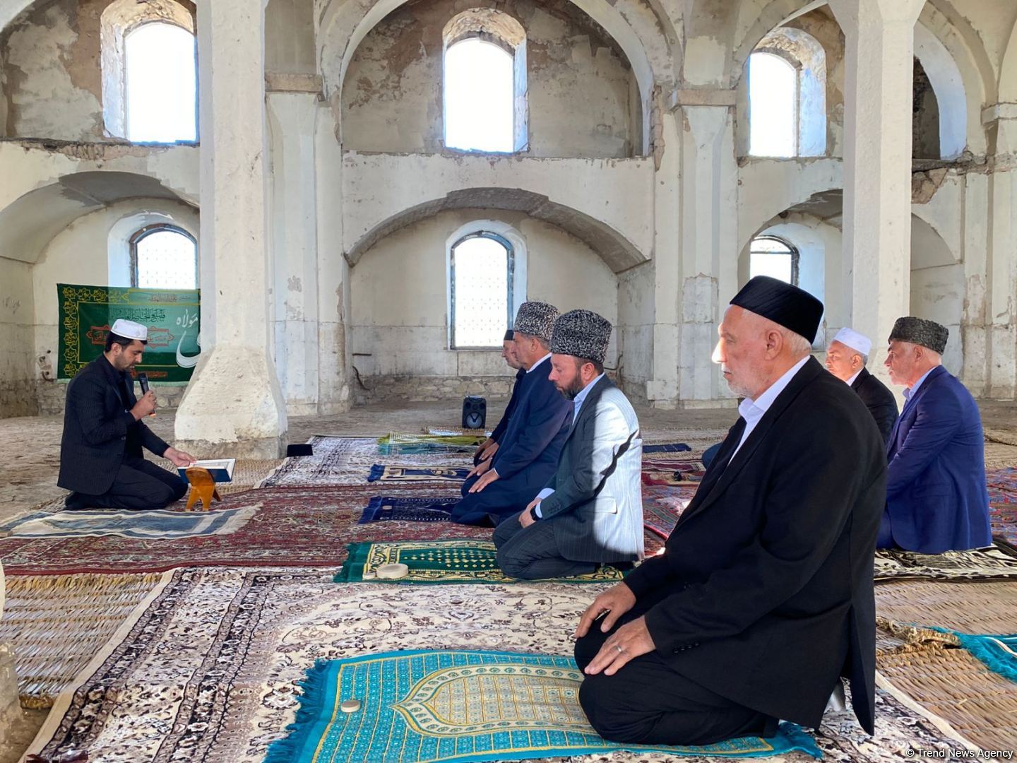 В День памяти в мечетях, церквях и синагогах Азербайджана возносятся молитвы за упокой душ шехидов (ФОТО)