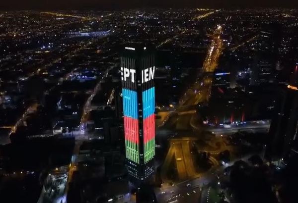 Columbia illuminates Azerbaijani flag on Colpatria Tower on occasion of Remembrance Day (VIDEO)
