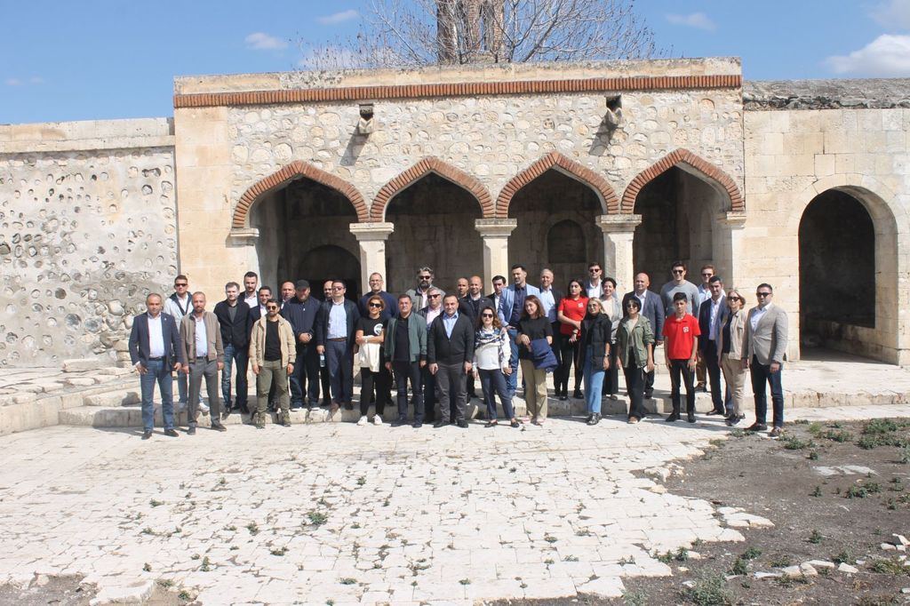 Фонд возрождения Карабаха организовал поездку в Агдам делегации Азербайджано-американской торговой палаты (ФОТО)