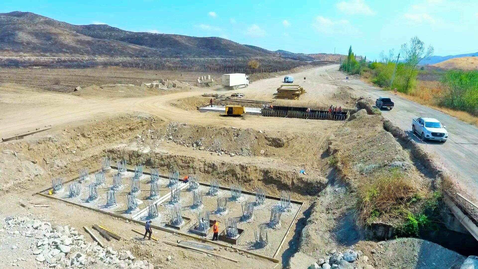 Xudafərin-Qubadlı-Laçın və Xanlıq-Qubadlı avtomobil yollarının inşası sürətlə davam etdirilir (FOTO)