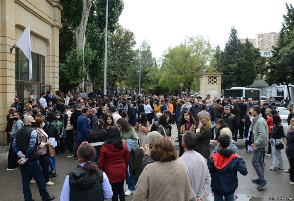 В БГУ объяснили причины скопления студентов перед корпусами вуза (ФОТО)