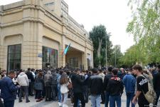 В БГУ объяснили причины скопления студентов перед корпусами вуза (ФОТО)