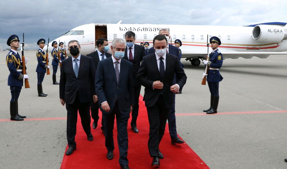 Премьер Грузии прибыл с визитом в Азербайджан (ФОТО)