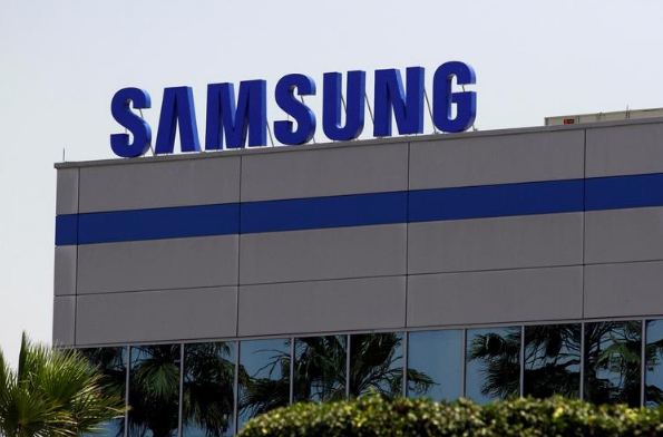 Компания Samsung приостанавливает поставки телефонов и чипов в Россию