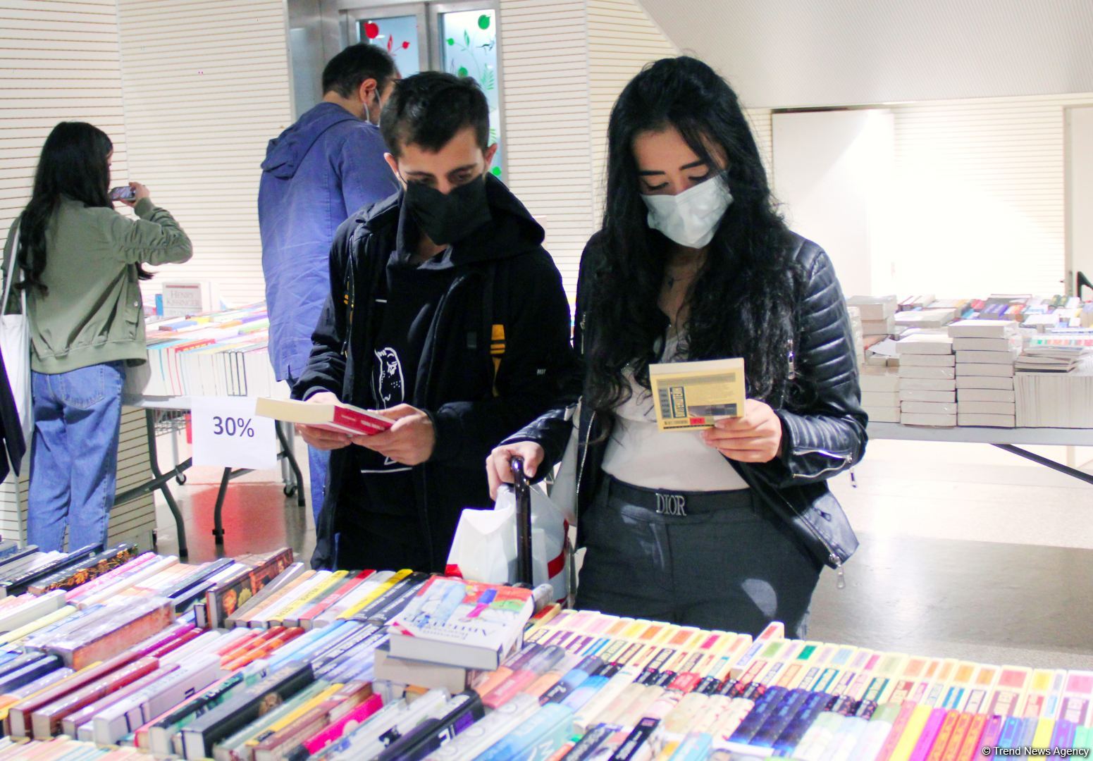 В Баку открылась Национальная книжная выставка-продажа, представлено более 50 000 книг (ФОТО)