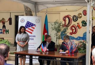 В двух городах Азербайджана будут созданы американские уголки