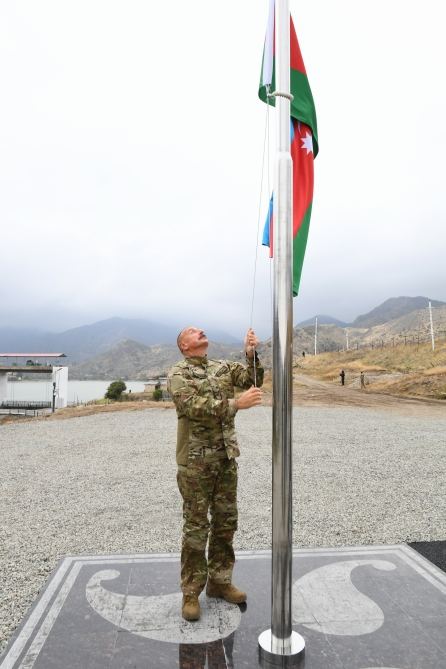 President Ilham Aliyev raises Azerbaijani flag in Sugovushan settlement, Tartar district (PHOTO)