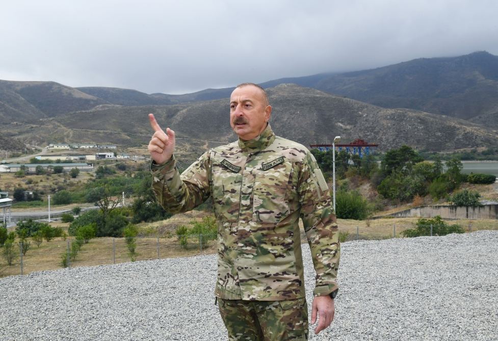 President Ilham Aliyev raises Azerbaijani flag in Sugovushan settlement, Tartar district (PHOTO)