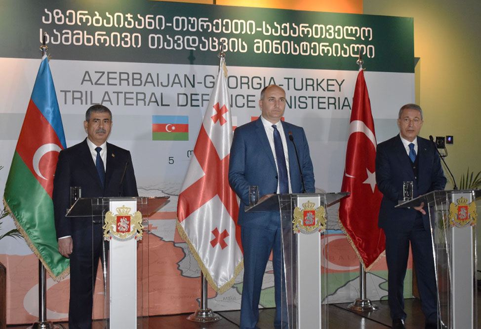 Defense ministers of Azerbaijan, Turkey, Georgia hold joint press conference (PHOTO)