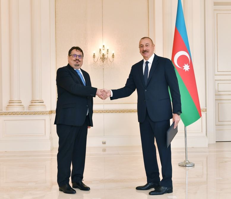 Президент Ильхам Алиев принял верительные грамоты новоназначенного главы  представительства ЕС в Азербайджане (ФОТО) - Gallery Image
