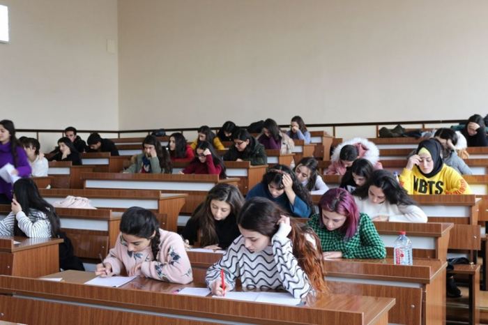 В Азербайджане ряду колледжей присвоен статус юридического лица публичного права