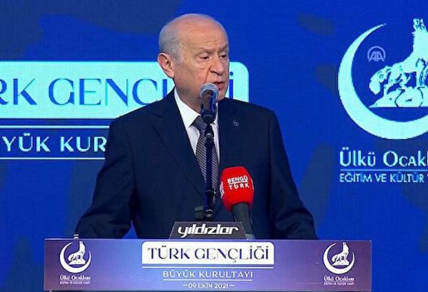 MHP Genel Başkanı Bahçeli'den Sezen Aksu'ya tepki: Serçeysen serçeliğini bil, kuzgunluğa heves etme