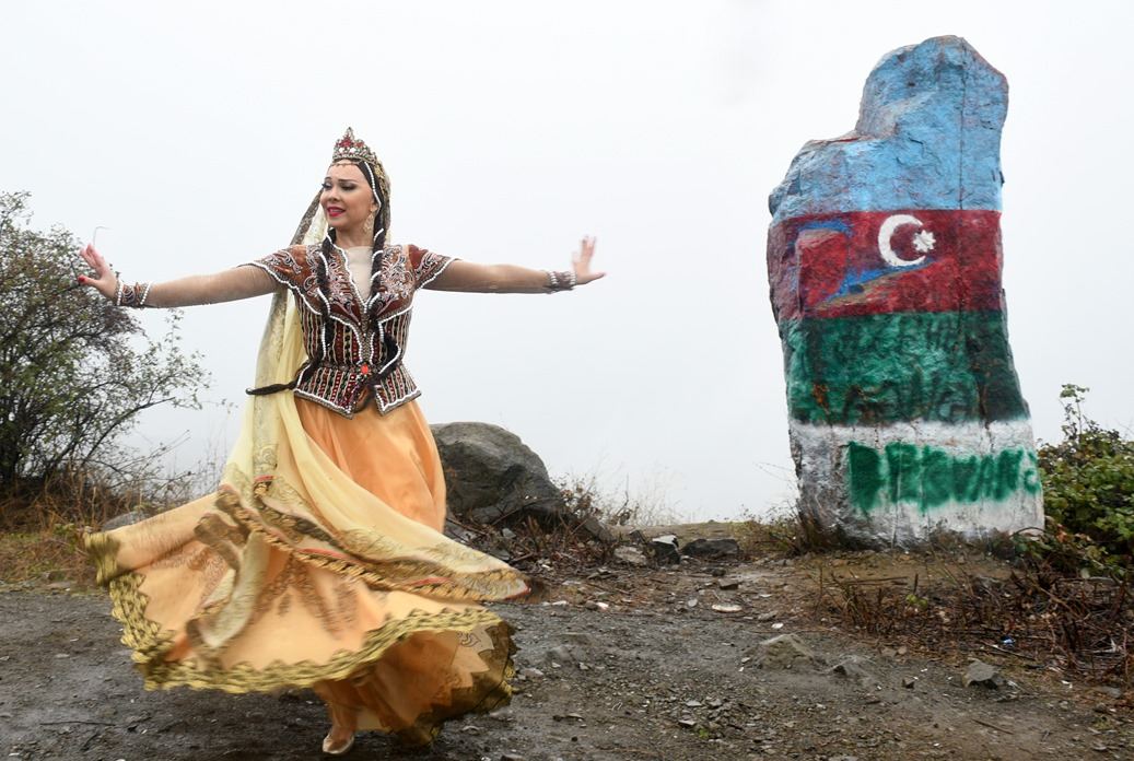 Деятели культуры представляют проект Oxuyur Vətən к годовщине освобождения Гадрута (ВИДЕО, ФОТО)
