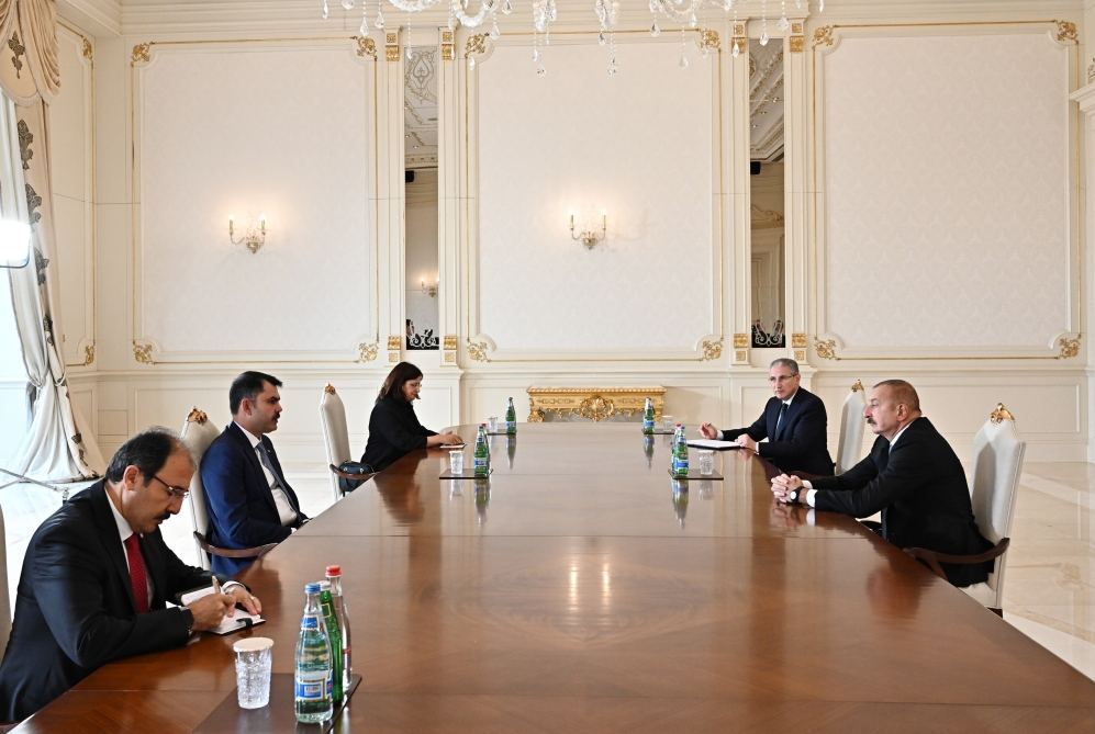 Президент Ильхам Алиев принял министра окружающей среды и градостроительства Турции (ФОТО/ВИДЕО)