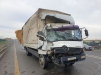 Грузовик столкнулся с пассажирским автобусом в Баку: 5 погибших, 21 пострадавший (ФОТО)