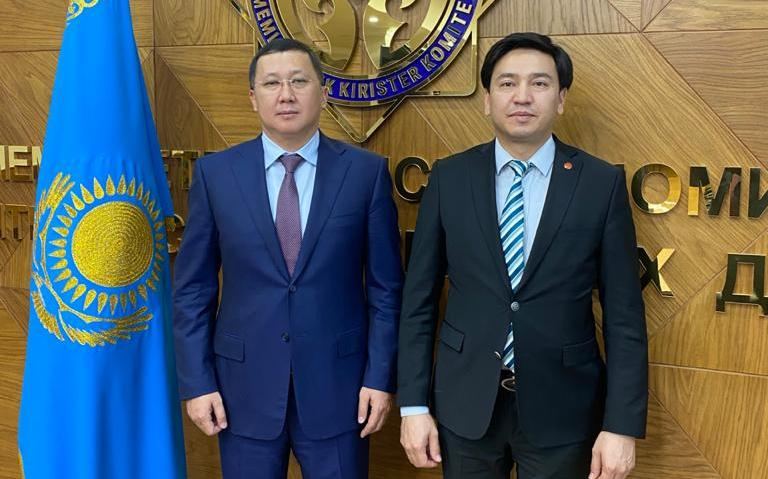 Посол КР попросил ускорить подписание порядка мониторинга авто с Казахстаном