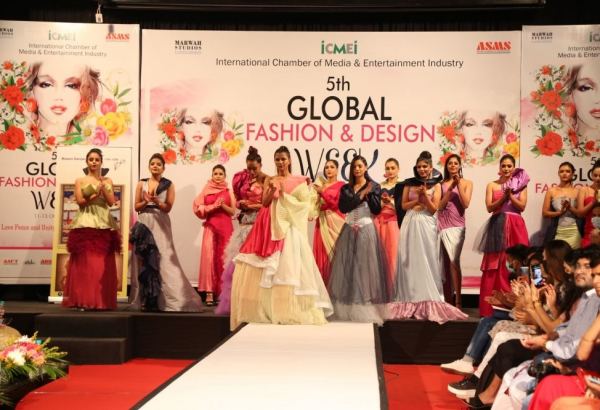 В Индии прошло модное дефиле, посвященное Азербайджану (ФОТО)