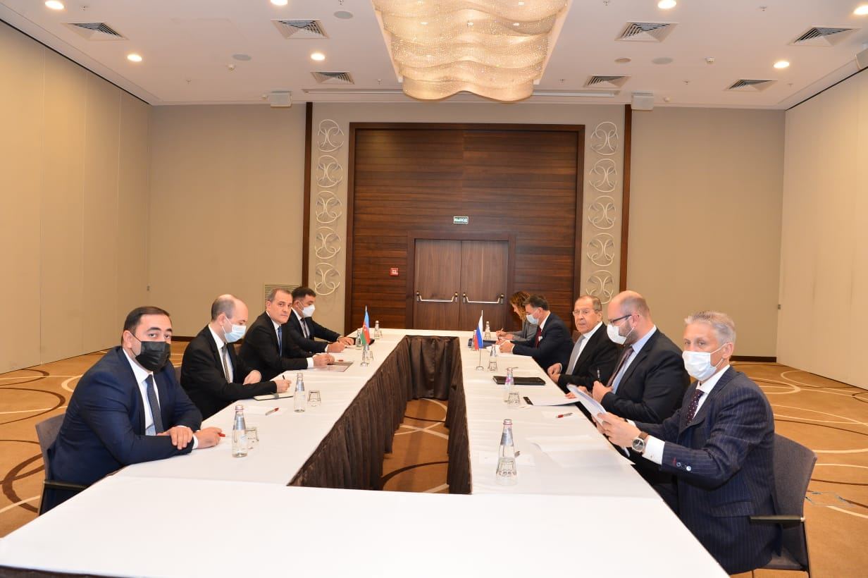 Azerbaijani, Russian FMs hold meeting in Minsk (PHOTO)