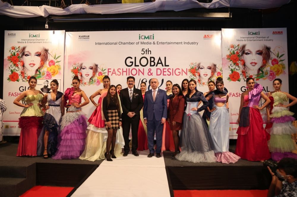 В Индии прошло модное дефиле, посвященное Азербайджану (ФОТО)