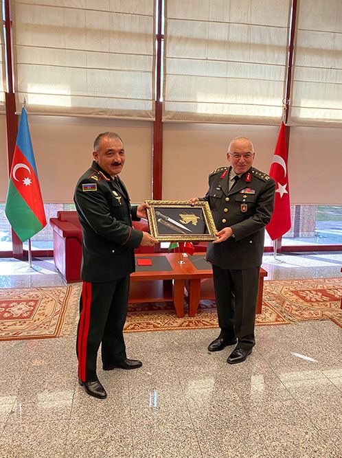 Azerbaijan’s Land Forces Commander meets his Turkish counterpart (PHOTO)