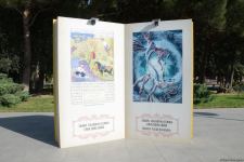 Paytaxtın mərkəzi küçələrində Nizami Gəncəvinin yaradıcılığını əks etdirən kitab maketlər quraşdırılıb (FOTOSESSİYA)