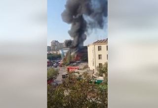 В Баку горит торговый центр (ВИДЕО)