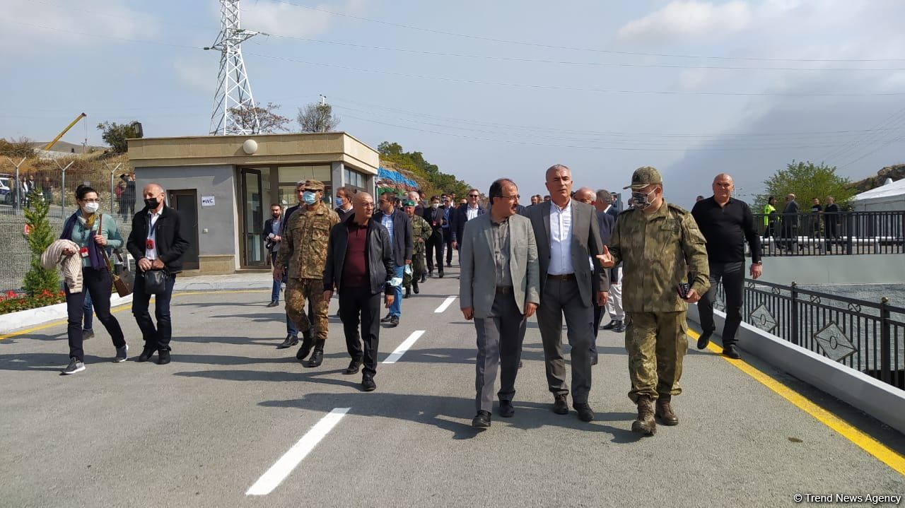 Представители дипкорпуса ознакамливаются с восстановительными работами на освобожденных территориях - помощник Президента Азербайджана (ФОТО)