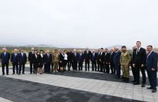 Президент Ильхам Алиев и первая леди Мехрибан Алиева встретились с представителями общественности Физулинского района, заложили фундамент Мемориального комплекса и восстановления города (ФОТО)