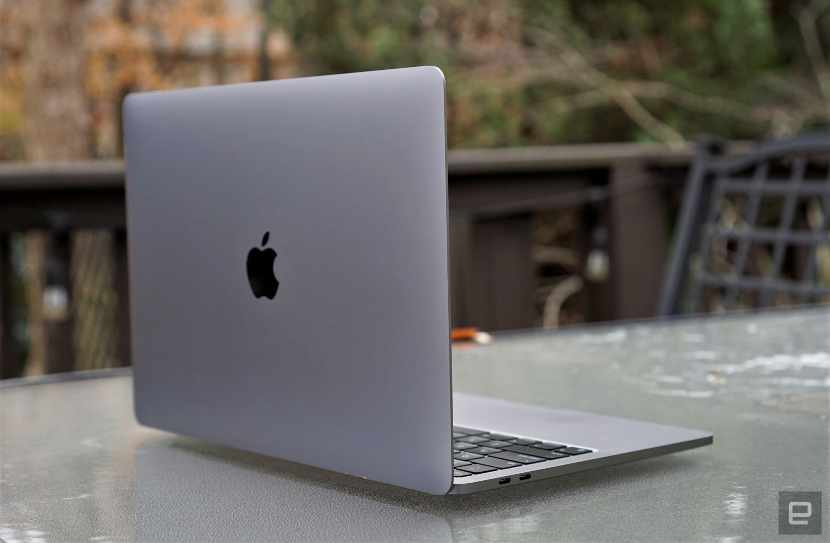 "Apple" şirkəti yenilənmiş MacBook Pro noutbukunu təqdim edib