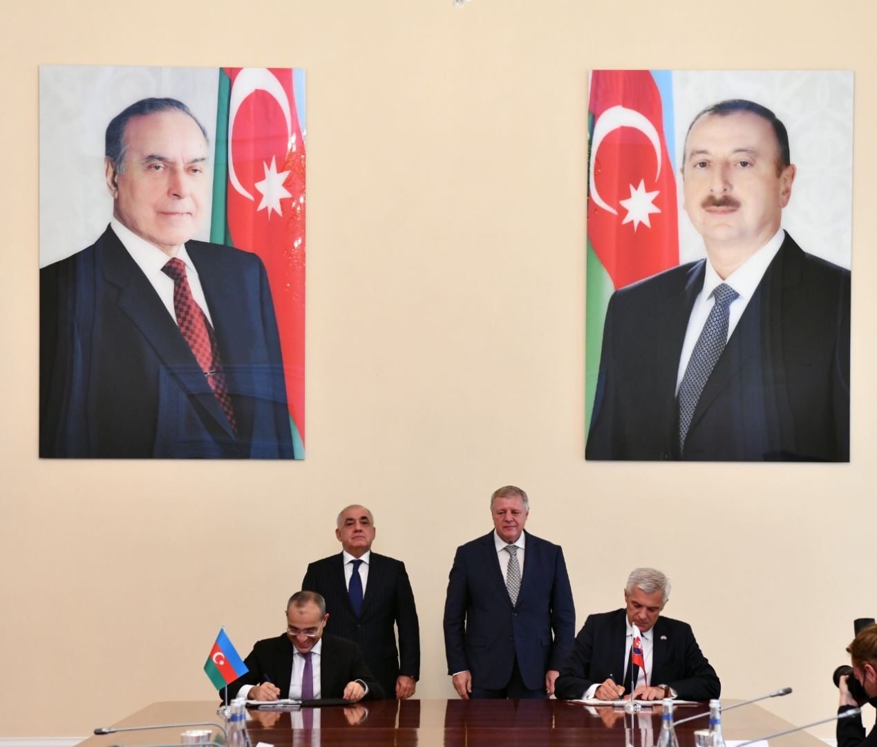 Azerbaijan, Slovakia ink new deal on economic co-op (PHOTO)