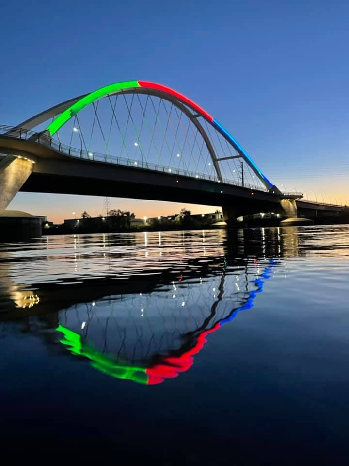 Minneapolisdə körpü Azərbaycan bayrağının rəngləri ilə işıqlandırılıb (FOTO)
