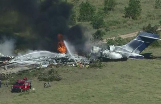 21 passengers escape plane safely after crash in Texas, officials say