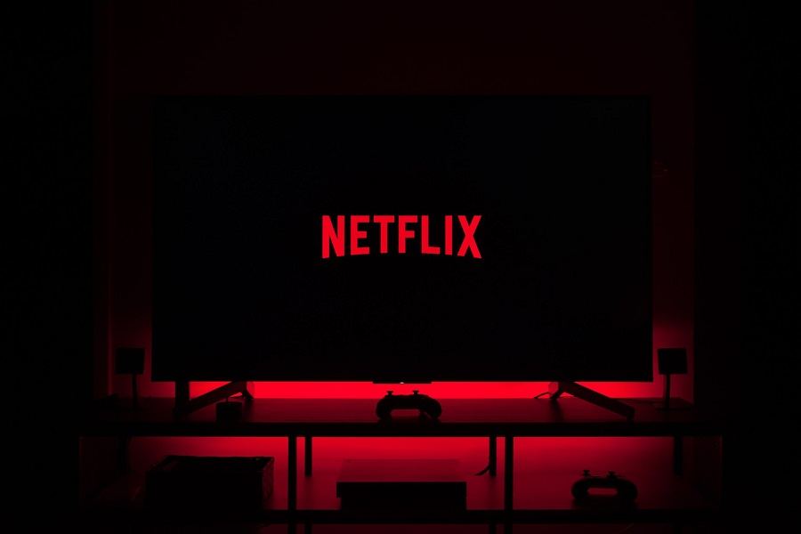 Netflix suspends service in Russia
