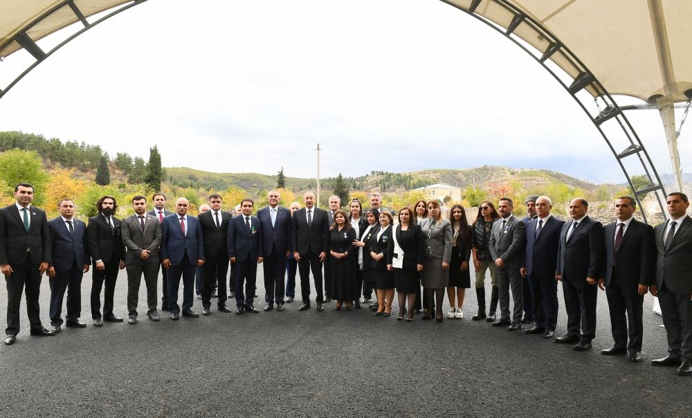 President Ilham Aliyev and First Lady Mehriban Aliyeva meet with members of Zangilan general public (PHOTO)